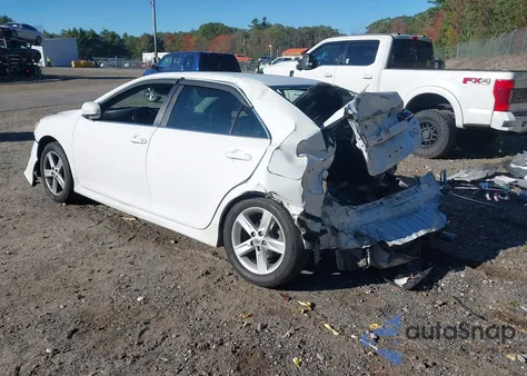 2014 Toyota Camry Se z USA, uszkodzony, nr VIN 4T1BF1FK4EU457413